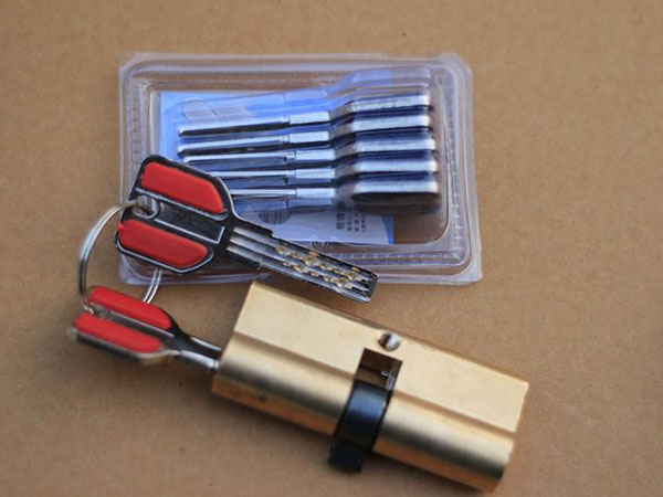 那曲地24小时上门开锁公司